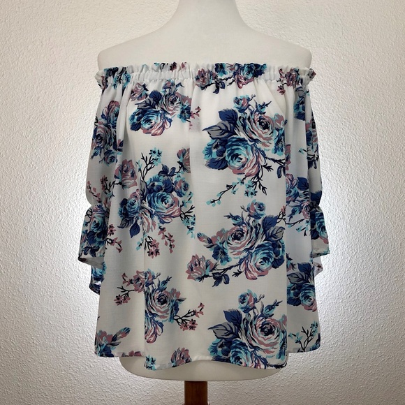 Noble U Tops - Noble U Light Weight Off the Shoulder Top Size L